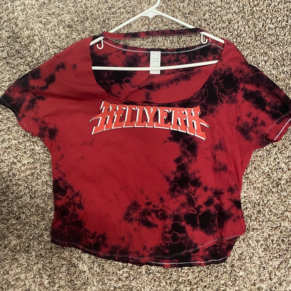 Hellyeah baggy crop with neck slit